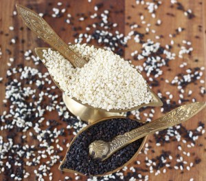 difference-between-black-and-white-sesame-seeds